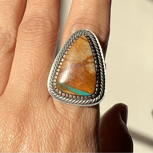 Royston Ribbon Ring - Picture 1 of 6